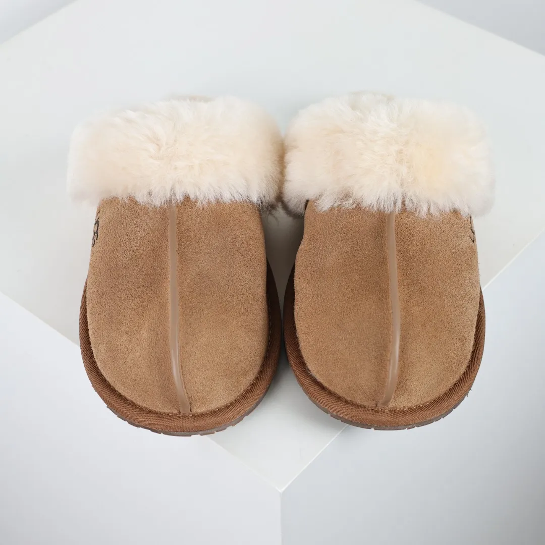 Pick up locally 💰480 Core recommendation with good price In recent years, uug has launched a series of styles, which are partially geared towards the preferences of young consumers and have also moved to the forefront of fashion trends. Shoe body material: water-repellent coated suede upper, 17mm UGGPURE™ implanted wool insole, lightweight non-slip and comfortable rubber outsole, with brand LOGO and trademark, with full packaging Size: 35 36 37 38 39 40